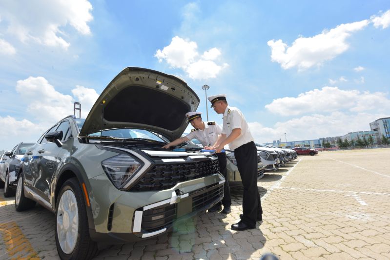 煙臺(tái)港商品車(chē)國(guó)際轉(zhuǎn)運(yùn)量增長(zhǎng)近五成（圖）