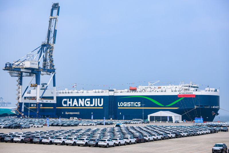 “久洋隆”汽車(chē)滾裝船在煙臺(tái)首航（圖）