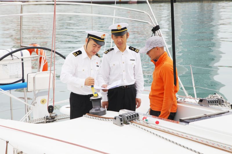 煙臺海關(guān)查獲違規(guī)攜帶進(jìn)境“三無”減肥產(chǎn)品1121粒（圖）